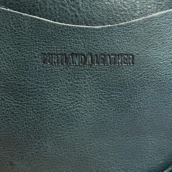 Portland Leather Goods Lagoon Small Circle Crossbody - Picture 4 of 13